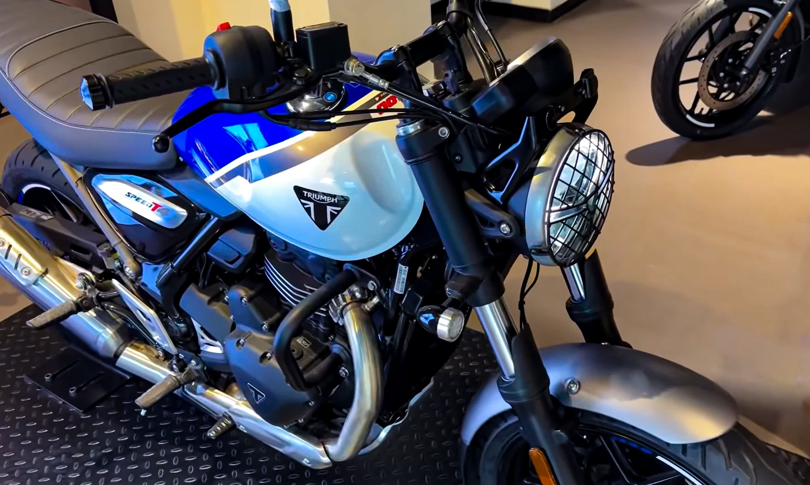Triumph SPEED T4 2025